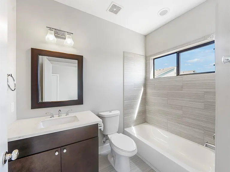 1607 Milby St #B — Photo 8
