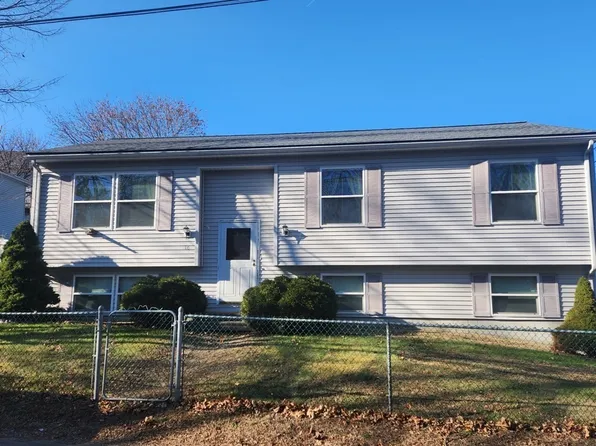 16 Clark St, Clinton, MA 01510