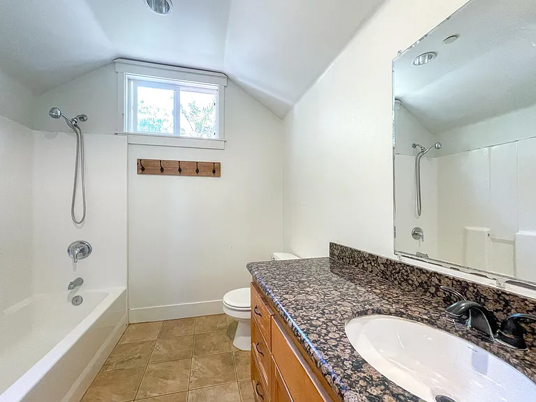 1725 S Maple St #4 — Photo 11