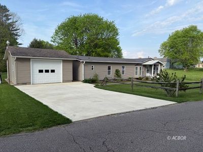 39 E 1st St, The Plains, OH, 45780