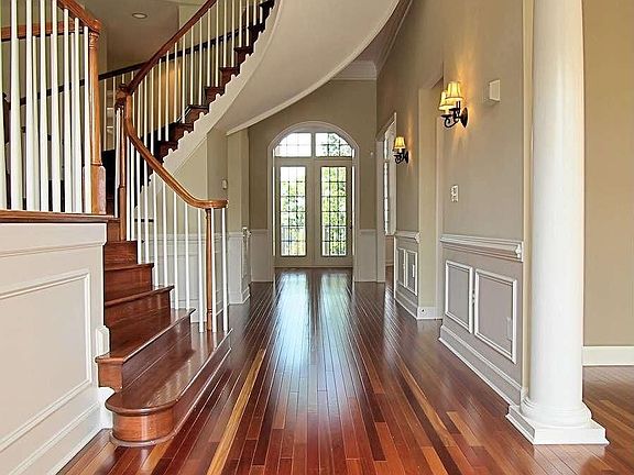 2nd image of 43560 Tuckaway Pl