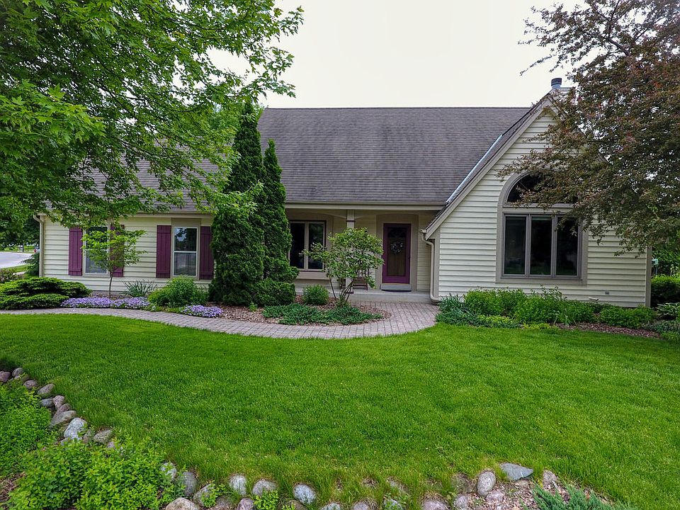 1st image of W241N5923 Goldencrest Ct