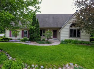 W241N5923 Goldencrest Ct, Sussex, WI 53089
