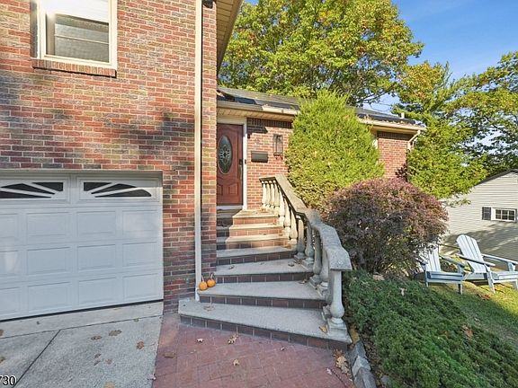 3rd image of 63 Hemlock Rd