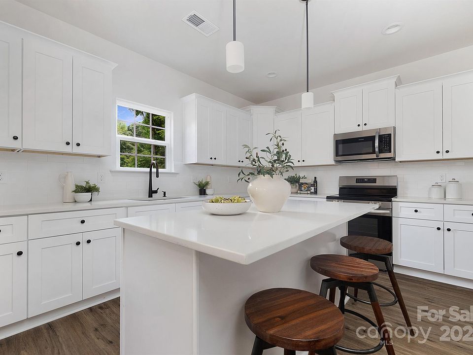 1st image of 3110 Plentywood Dr