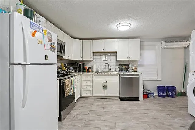 1735 Delachaise St #1A — Photo 7