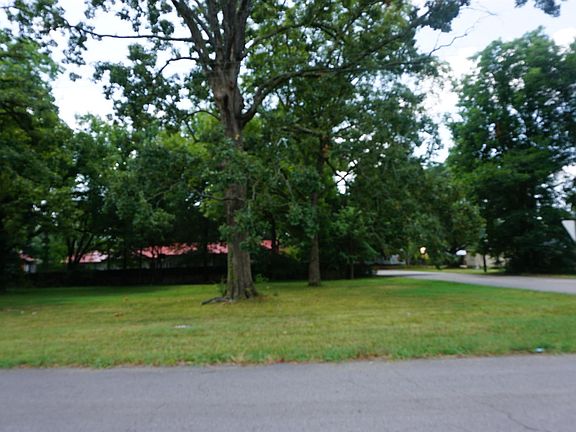 3rd image of 709 W Park Ave