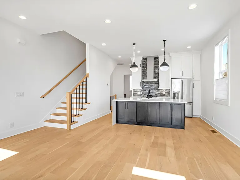 608 Hagan St — Photo 13