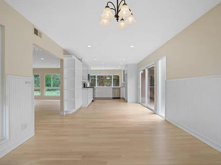 1672 Wellington Pl — Photo 8