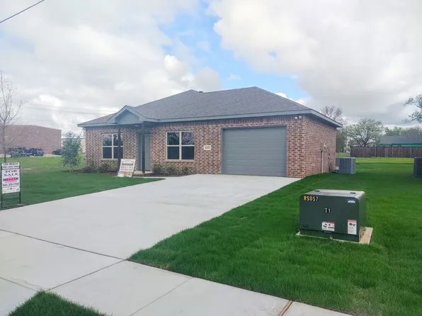 105 Kirkland St, Sanger, TX 76266