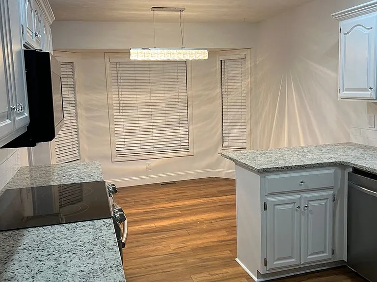 4213 S Mentor Ave — Photo 12
