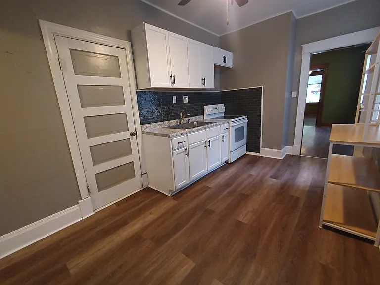 824 N Liberty St — Photo 7