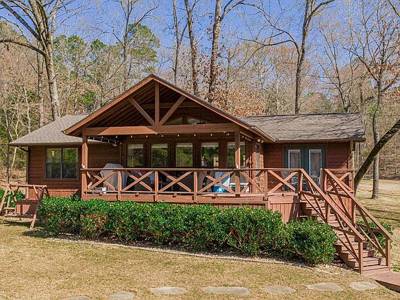 4th image of 368 Charlya Dr