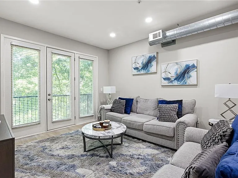 5300 Peachtree Rd #2104 — Photo 6