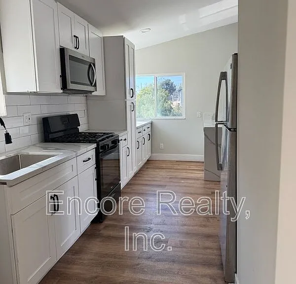 2776 Vista Way — Photo 4