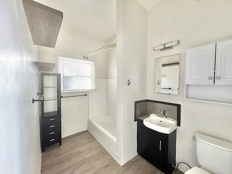 Nerney Apartments — Photo 23