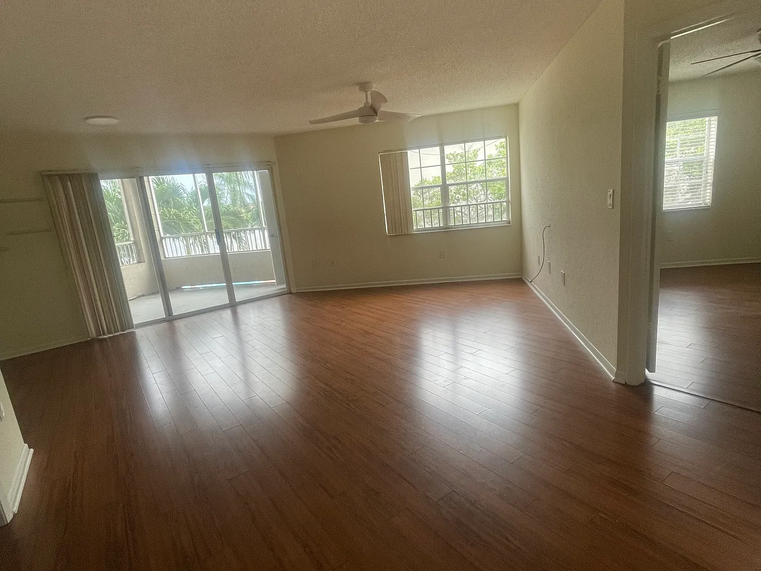 2 bed, 981 sqft, $2,200 — Photo 3