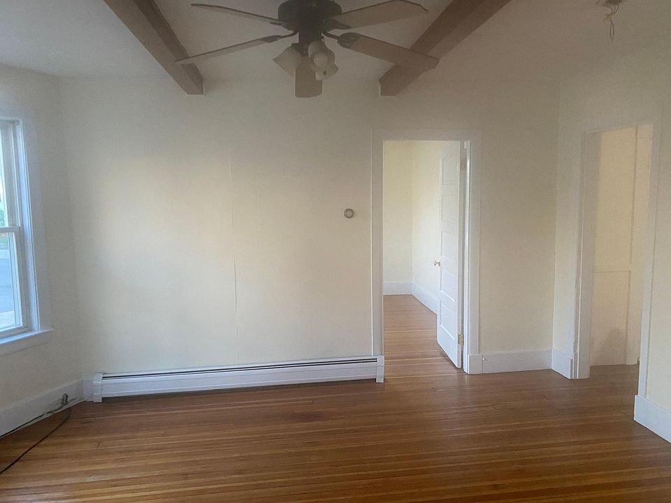 View of the entrance to one of the bedrooms and to the dinning/kitchen from the living room.