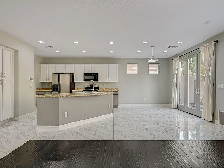 2429 Granada Bluff Ct — Photo 5