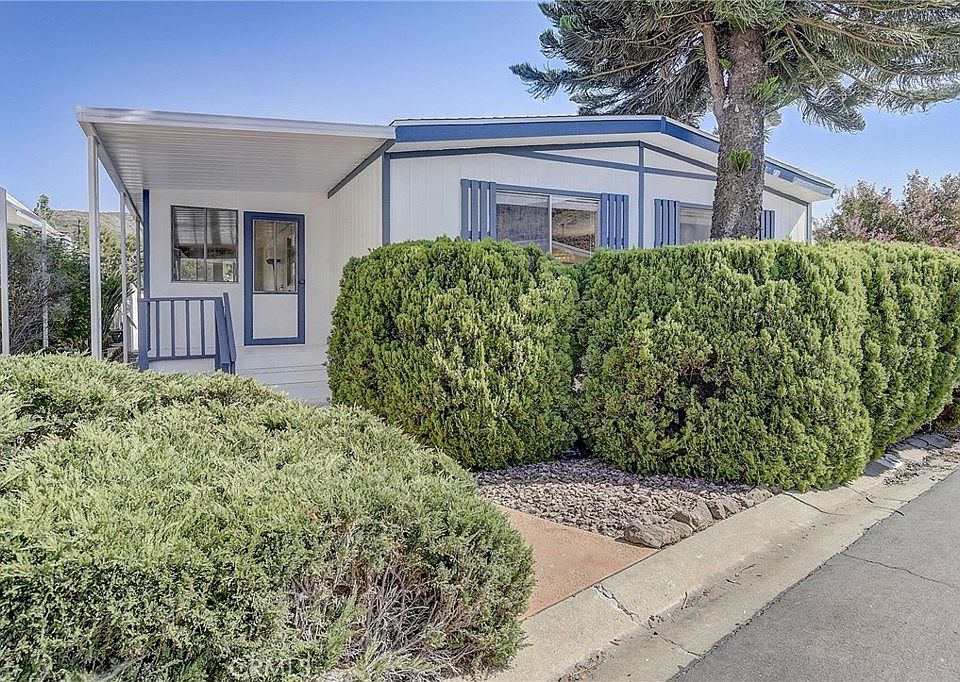 1st image of 84 La Lomita