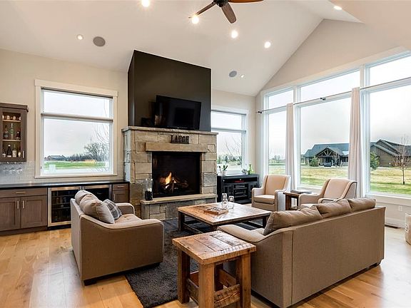 2nd image of 154 Meadowlands Dr