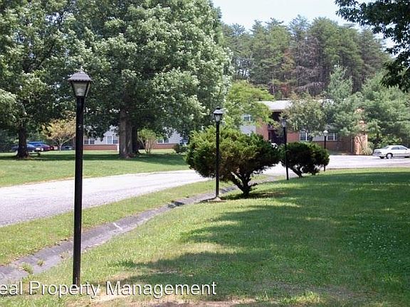 5th image of 157 Pines Village Dr APT 2