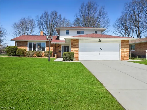 901 Meadview Dr, Seven Hills, OH 44131