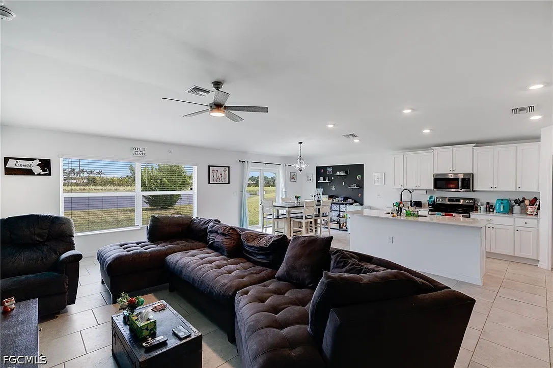 4 bed, 2.0 bath, 1937 sqft, $2,000 — Photo 2