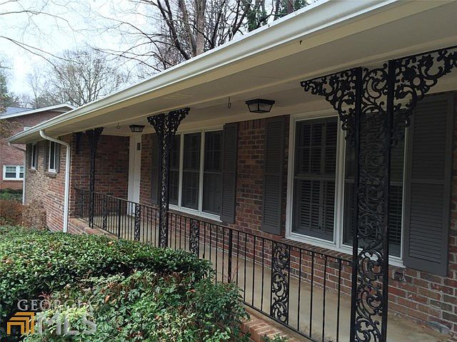 1st image of 2356 Crestcliff Dr
