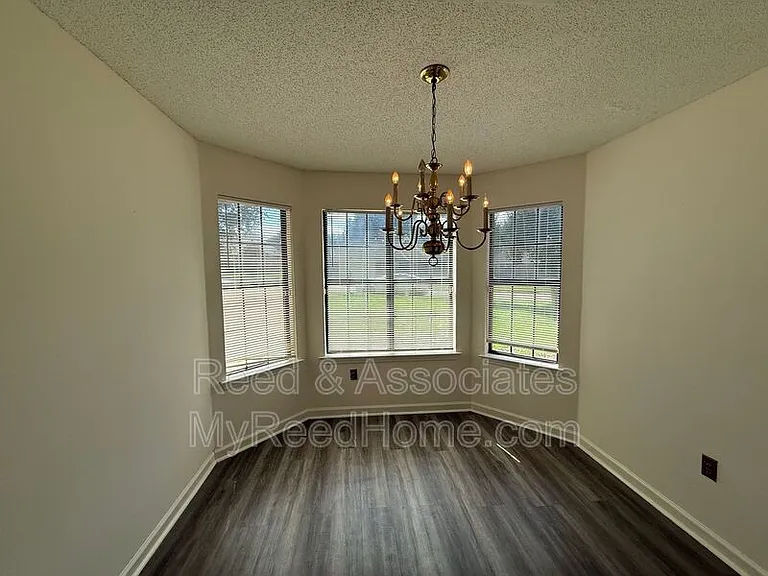 6758 Valerie Dr — Photo 5