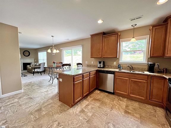 5th image of 23 Ivyberry Rd