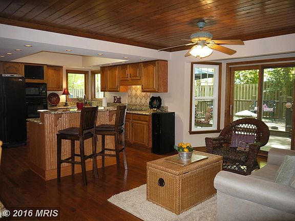 4th image of 6906 Bloomsbury Ln
