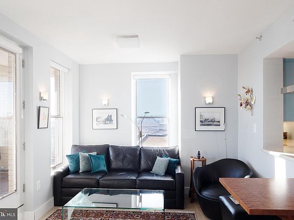 3rd image of 601 Pennsylvania Ave NW APT 1407