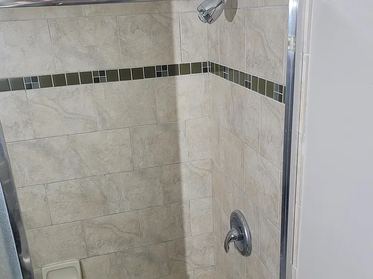 Bath/shower