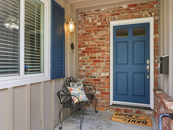 4th image of 728 S Genevieve Ln