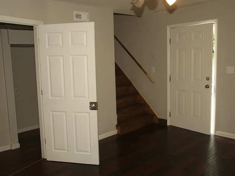 352 Longwood St — Photo 10