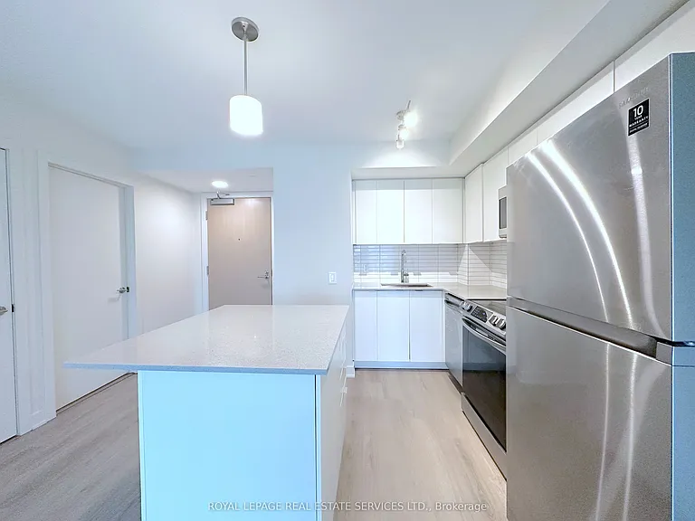 3385 Dundas St W #409 — Photo 4