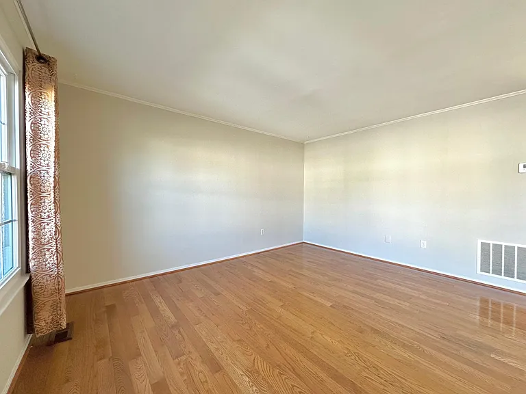 402 Carousel Ct — Photo 7