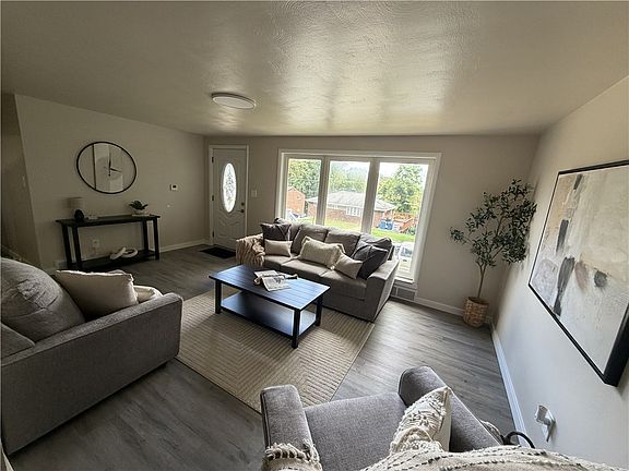 3rd image of 149 Eastminster Dr