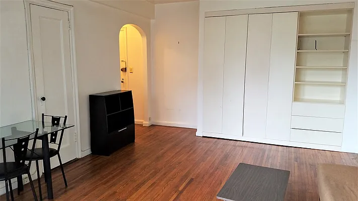 Rented by City Connections Realty | media 9