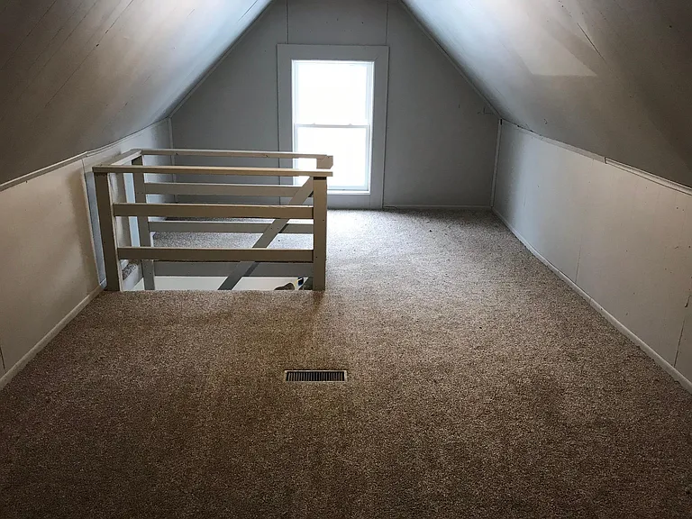121 N White St — Photo 13