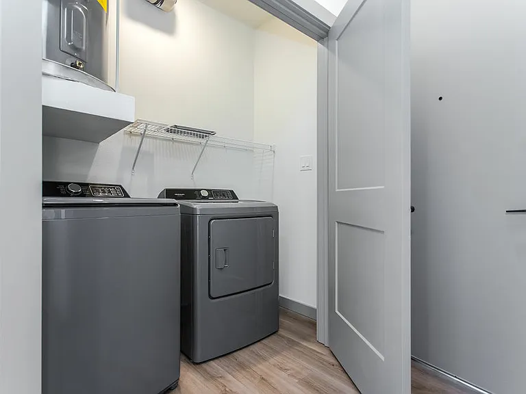 4001 Roseland Ave — Photo 79