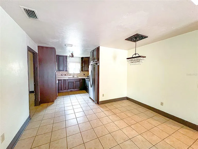 4112 NW 16th Dr — Photo 4
