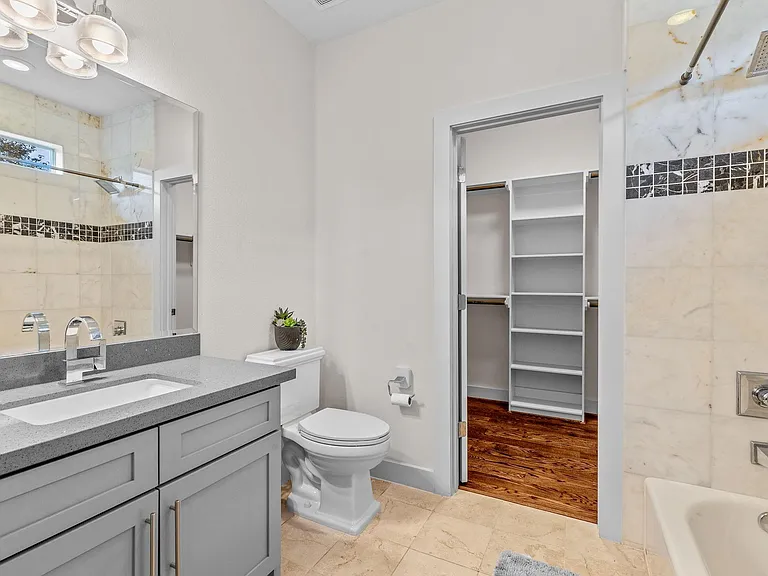 4831 Chenevert St — Photo 13
