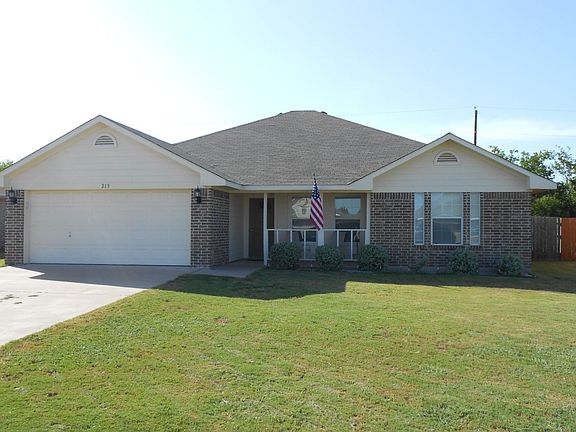 4th image of 215 Broken Arrow Dr