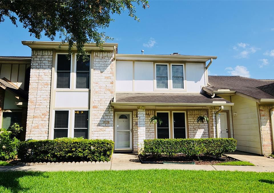 1st image of 34 Brighton Ct