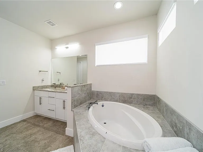 1608 NW 38th Ave — Photo 20