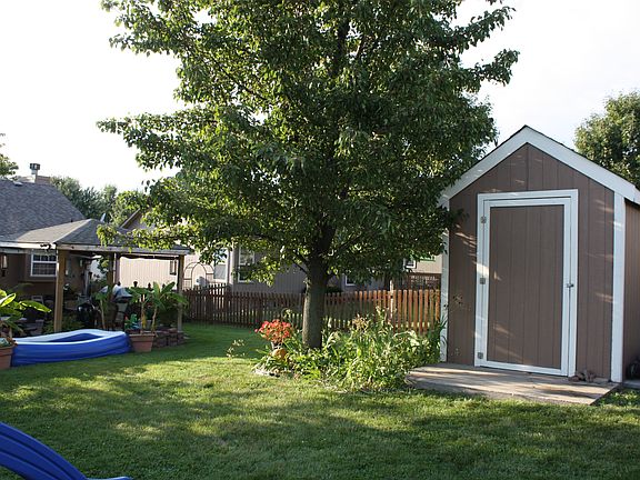 4th image of 2212 NE Summerfield Dr