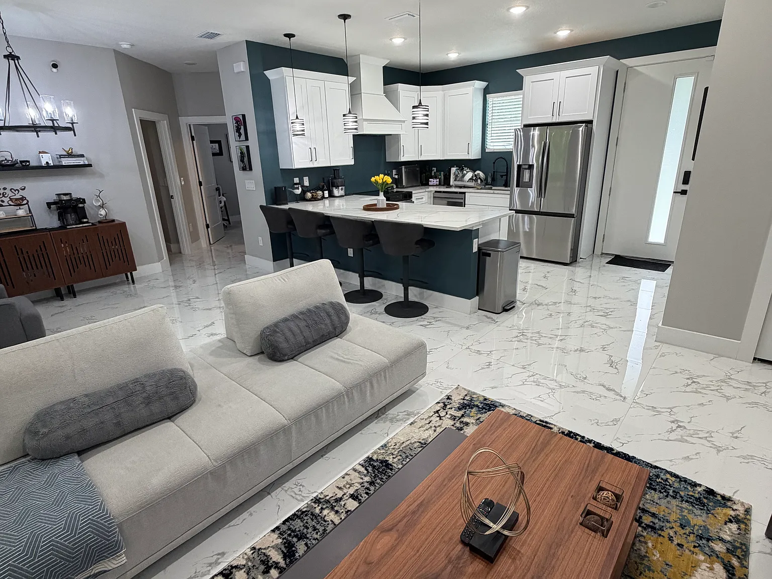 3 bed, 1700 sqft, $2,200 — Photo 2