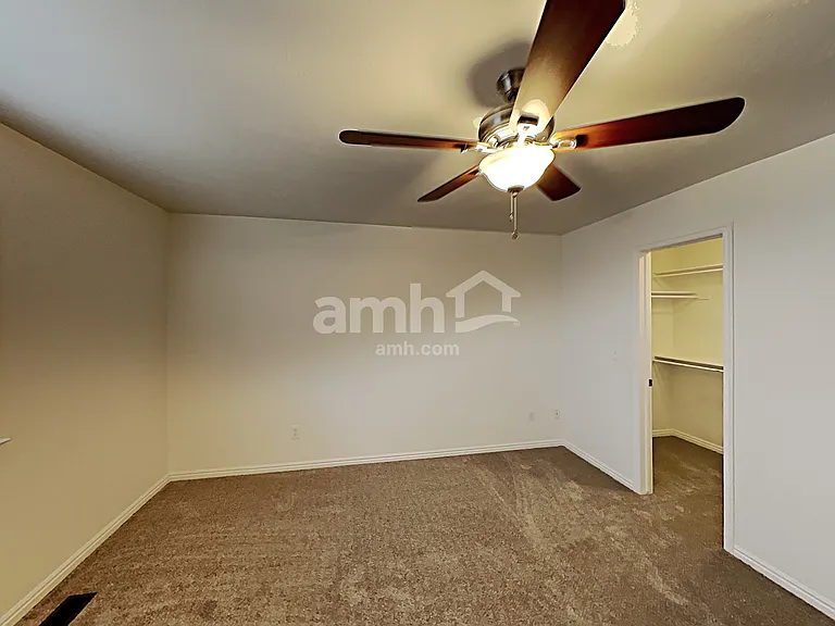 2558 S 75 E — Photo 12